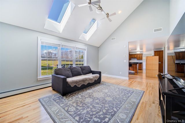 24 DUNTHORNE Drive, Bloomingburg, NY 12721