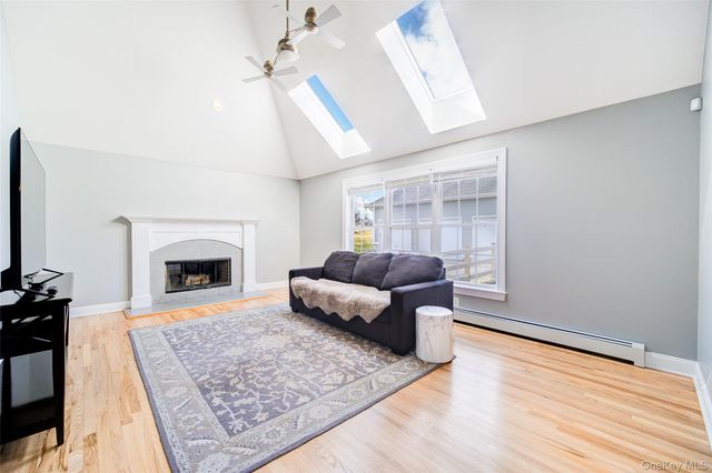 24 DUNTHORNE Drive, Bloomingburg, NY 12721