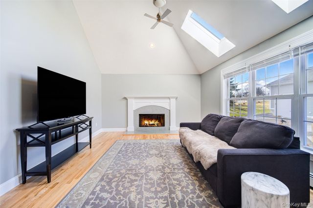 24 DUNTHORNE Drive, Bloomingburg, NY 12721