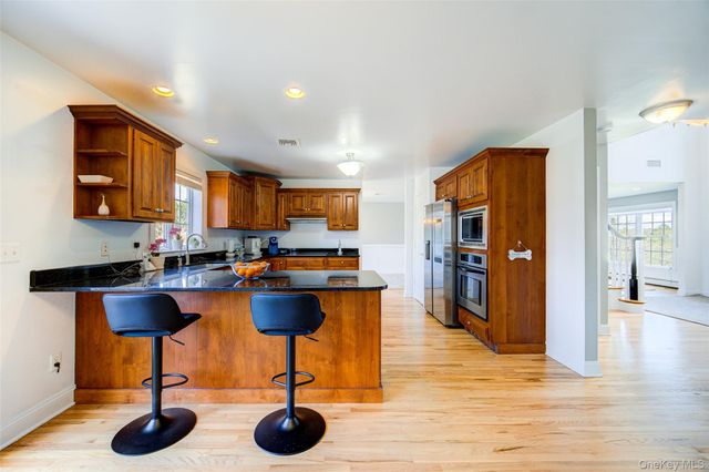 24 DUNTHORNE Drive, Bloomingburg, NY 12721
