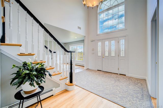 24 DUNTHORNE Drive, Bloomingburg, NY 12721