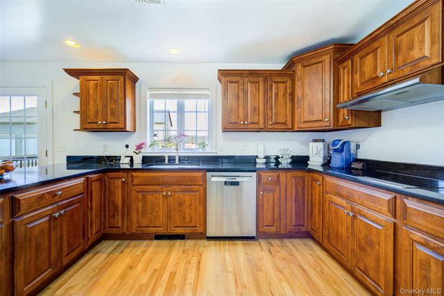24 DUNTHORNE Drive, Bloomingburg, NY 12721