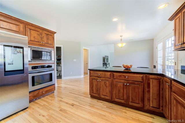 24 DUNTHORNE Drive, Bloomingburg, NY 12721