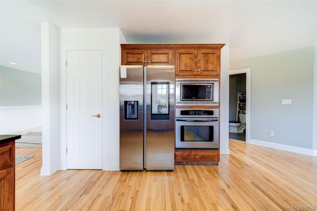 24 DUNTHORNE Drive, Bloomingburg, NY 12721