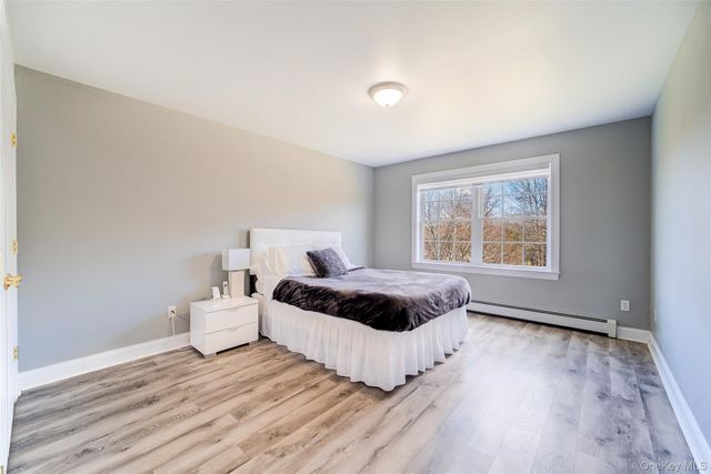24 DUNTHORNE Drive, Bloomingburg, NY 12721