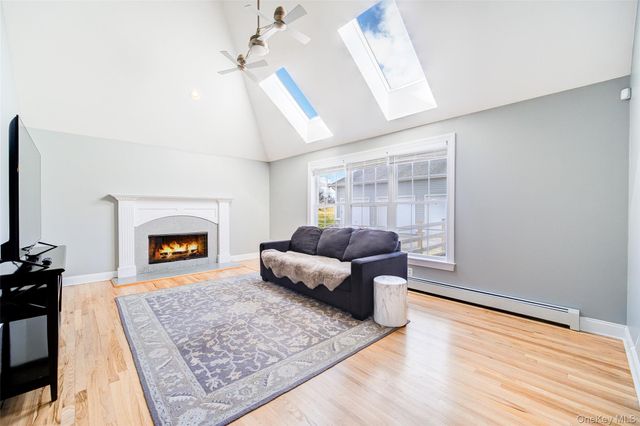 24 DUNTHORNE Drive, Bloomingburg, NY 12721
