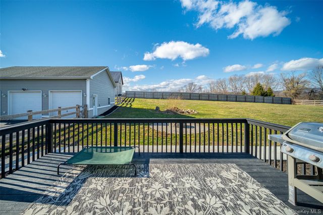 24 DUNTHORNE Drive, Bloomingburg, NY 12721