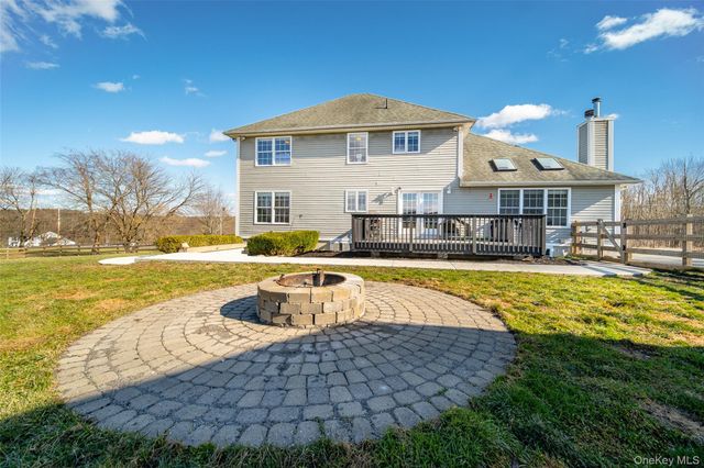 24 DUNTHORNE Drive, Bloomingburg, NY 12721