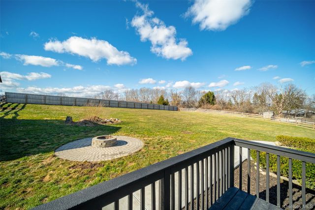 24 DUNTHORNE Drive, Bloomingburg, NY 12721