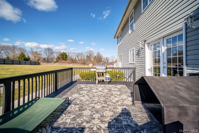 24 DUNTHORNE Drive, Bloomingburg, NY 12721