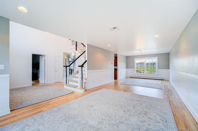 24 DUNTHORNE Drive, Bloomingburg, NY 12721