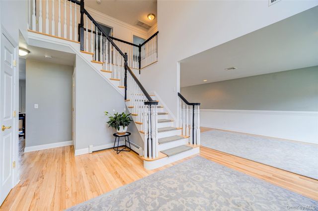 24 DUNTHORNE Drive, Bloomingburg, NY 12721