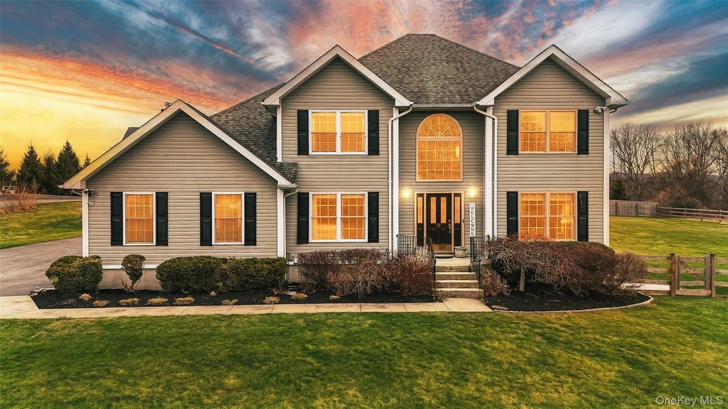 24 DUNTHORNE Drive, Bloomingburg, NY 12721