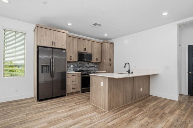 2739 E Tamarind Drive, Fresno, CA 93730