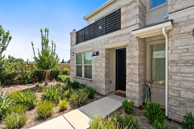 2739 E Tamarind Drive, Fresno, CA 93730