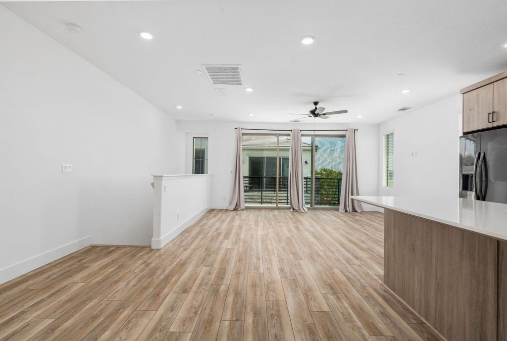 Image 12 of property listing at 2739 E Tamarind Drive, Fresno, CA 93730