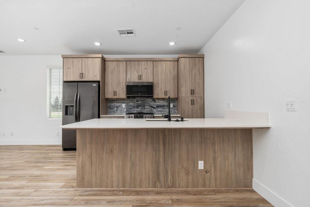 Image 13 of property listing at 2739 E Tamarind Drive, Fresno, CA 93730