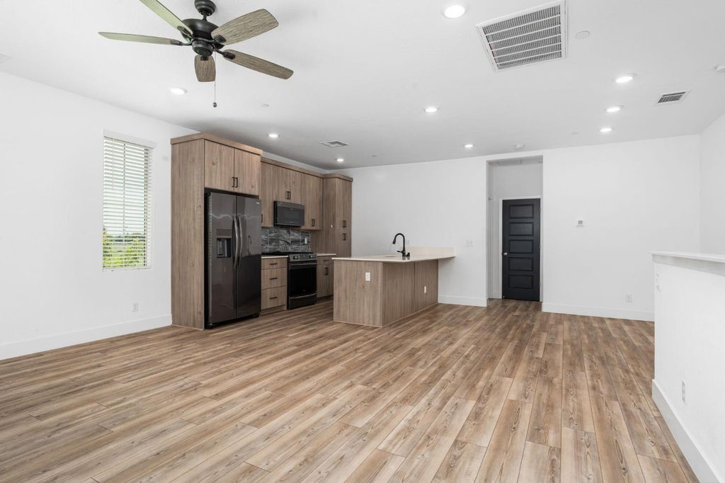 Image 20 of property listing at 2739 E Tamarind Drive, Fresno, CA 93730