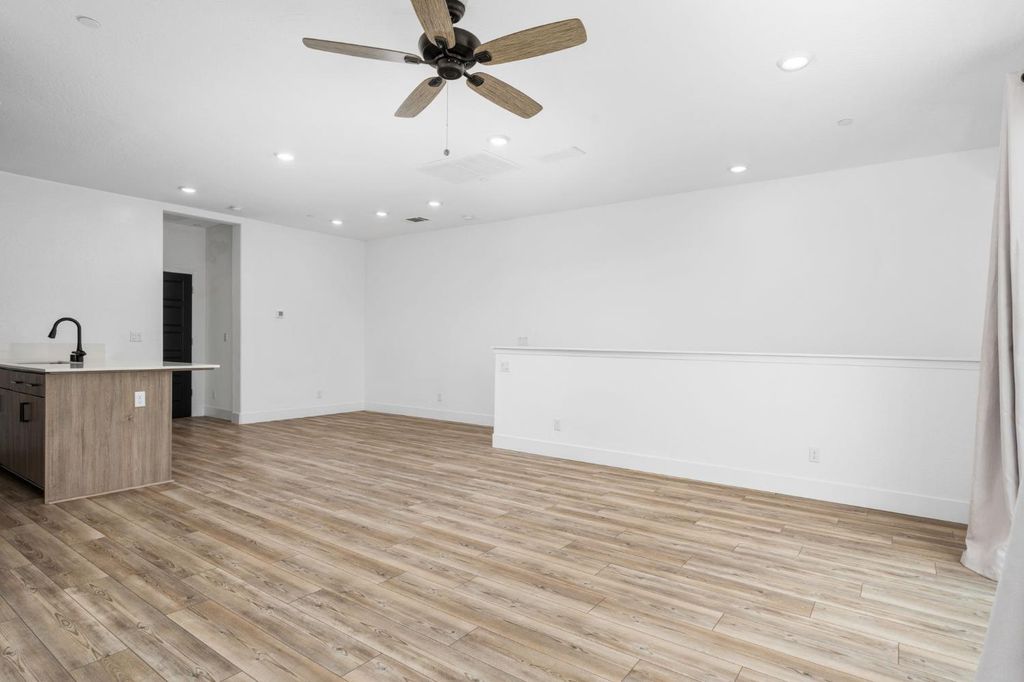Image 21 of property listing at 2739 E Tamarind Drive, Fresno, CA 93730