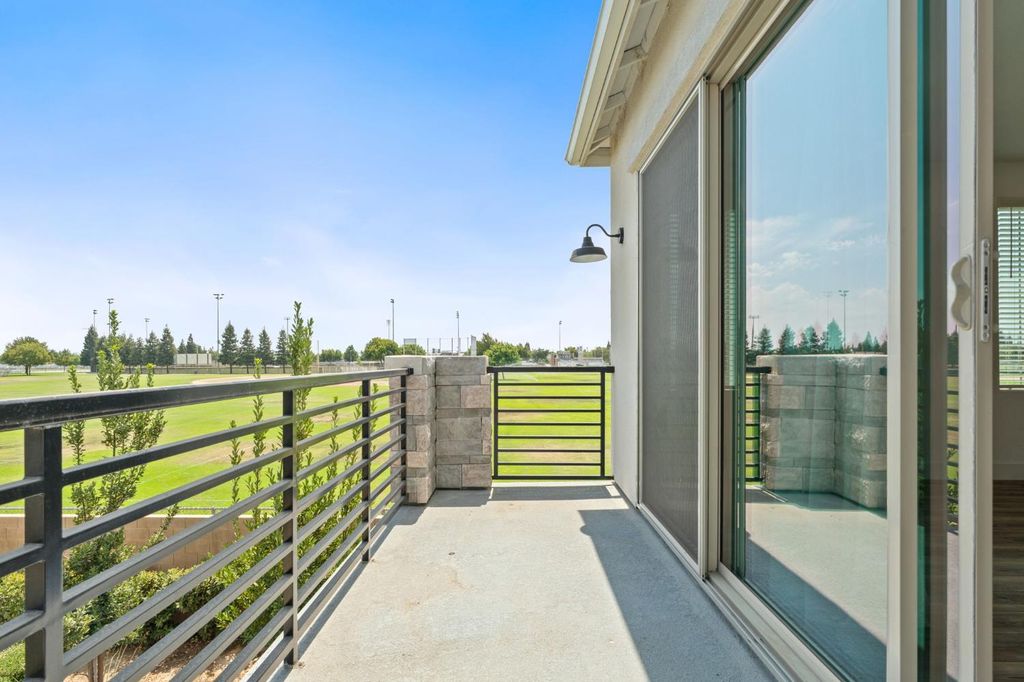 Image 30 of property listing at 2739 E Tamarind Drive, Fresno, CA 93730
