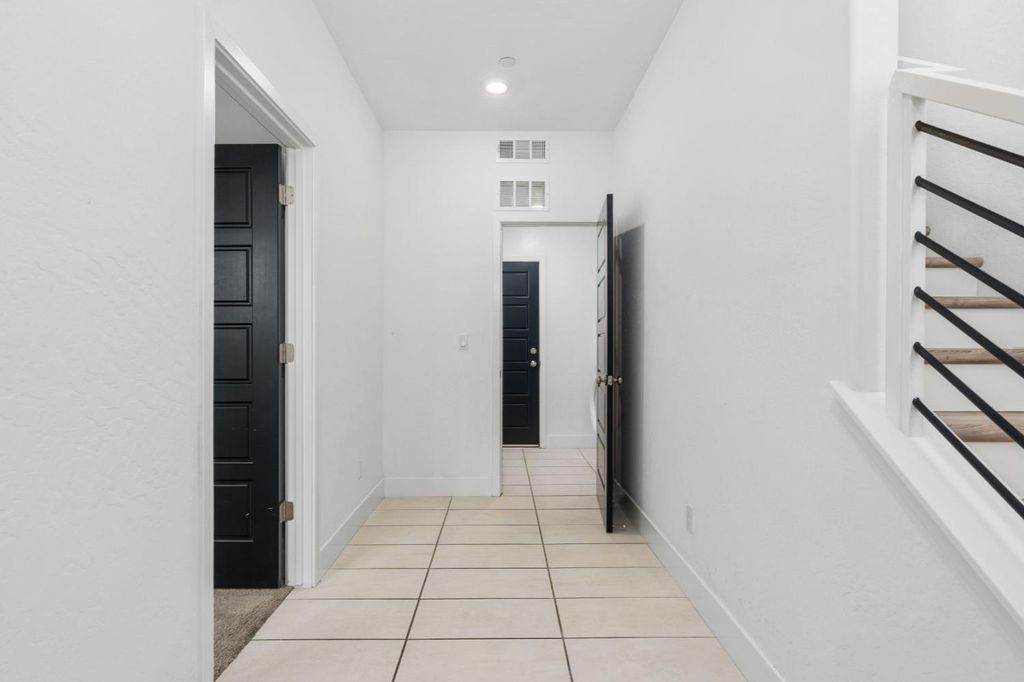 Image 5 of property listing at 2739 E Tamarind Drive, Fresno, CA 93730