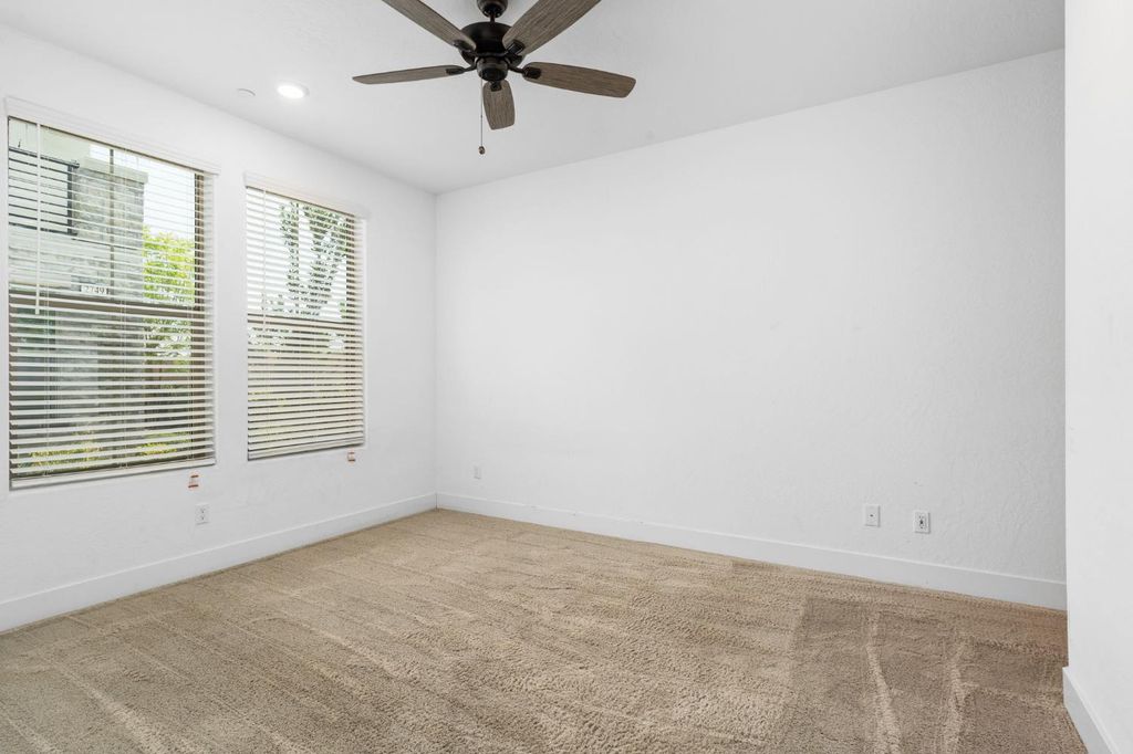 Image 7 of property listing at 2739 E Tamarind Drive, Fresno, CA 93730