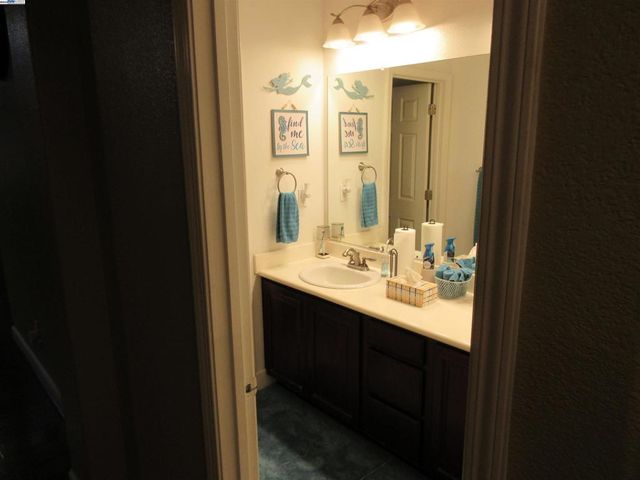 2644 Swainsons Hawk St, Stockton, CA 95209