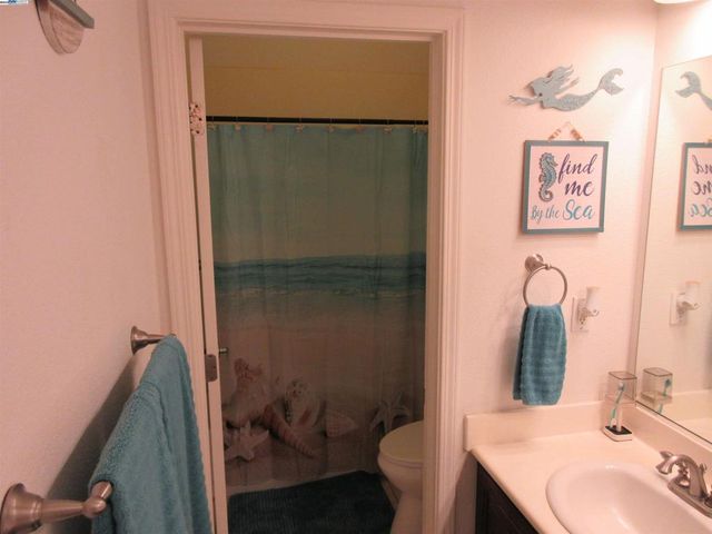 2644 Swainsons Hawk St, Stockton, CA 95209