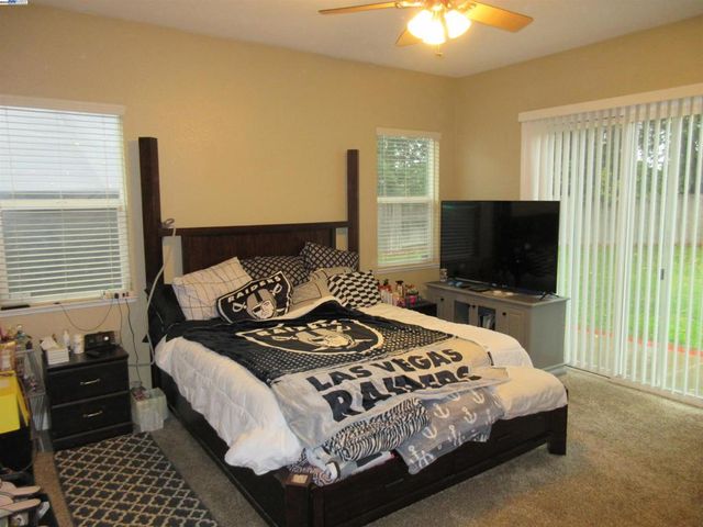 2644 Swainsons Hawk St, Stockton, CA 95209