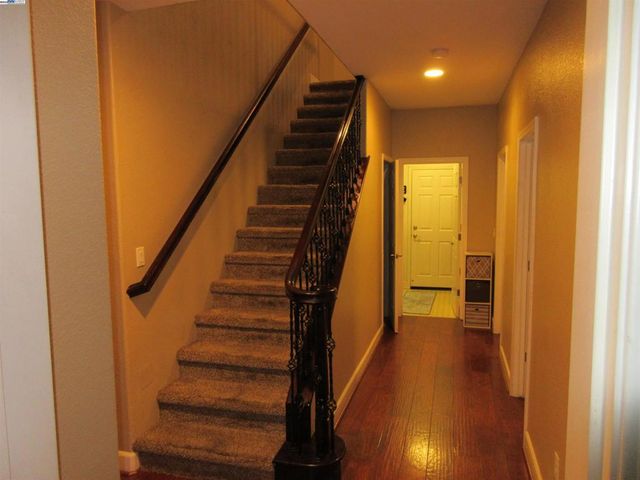 2644 Swainsons Hawk St, Stockton, CA 95209