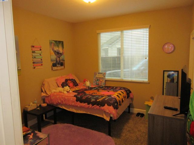 2644 Swainsons Hawk St, Stockton, CA 95209