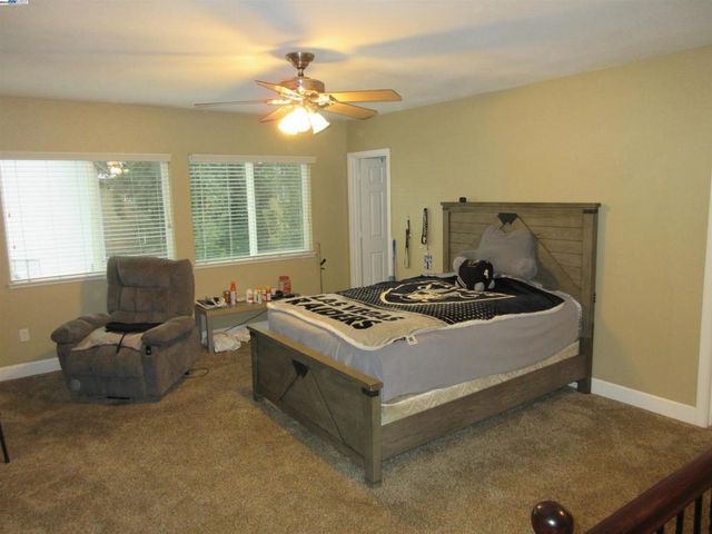 2644 Swainsons Hawk St, Stockton, CA 95209