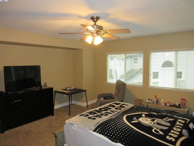 2644 Swainsons Hawk St, Stockton, CA 95209