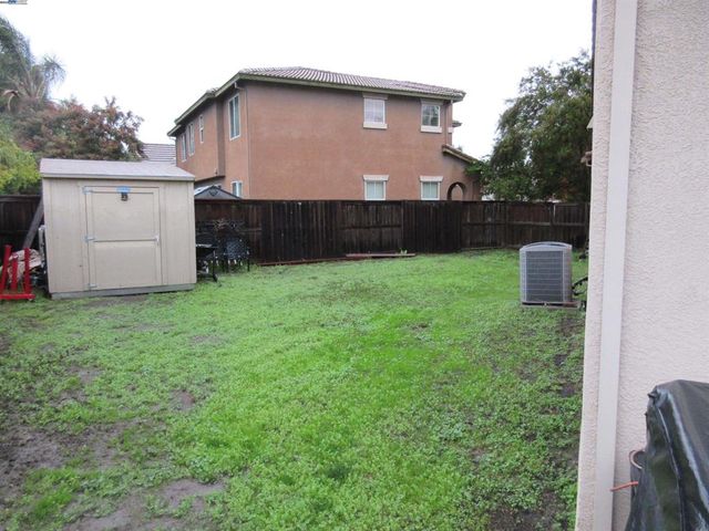 2644 Swainsons Hawk St, Stockton, CA 95209