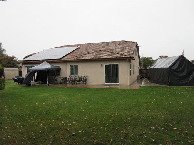 2644 Swainsons Hawk St, Stockton, CA 95209