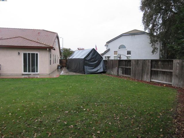 2644 Swainsons Hawk St, Stockton, CA 95209