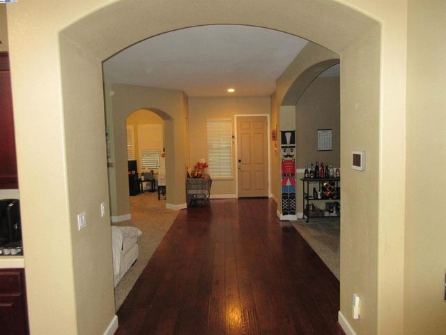 2644 Swainsons Hawk St, Stockton, CA 95209