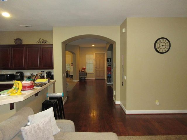 2644 Swainsons Hawk St, Stockton, CA 95209