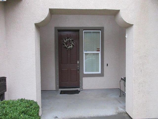 2644 Swainsons Hawk St, Stockton, CA 95209