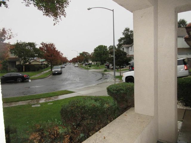 2644 Swainsons Hawk St, Stockton, CA 95209