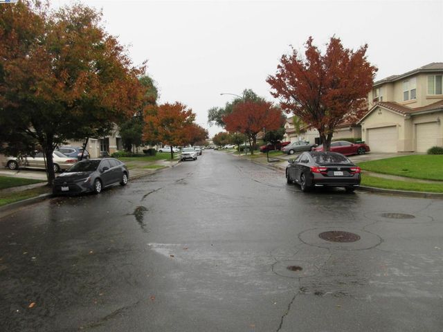 2644 Swainsons Hawk St, Stockton, CA 95209