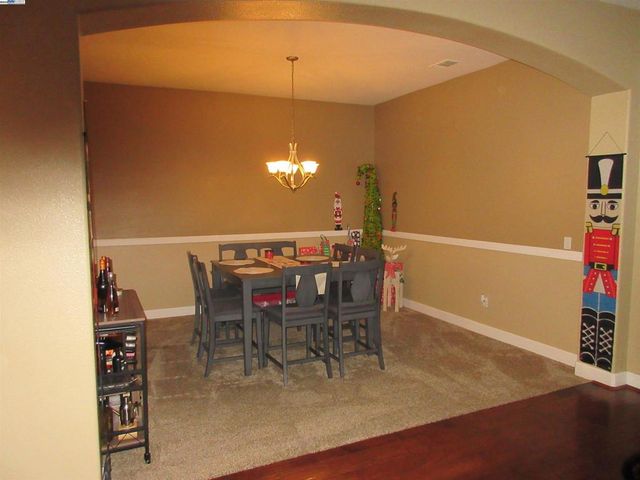 2644 Swainsons Hawk St, Stockton, CA 95209