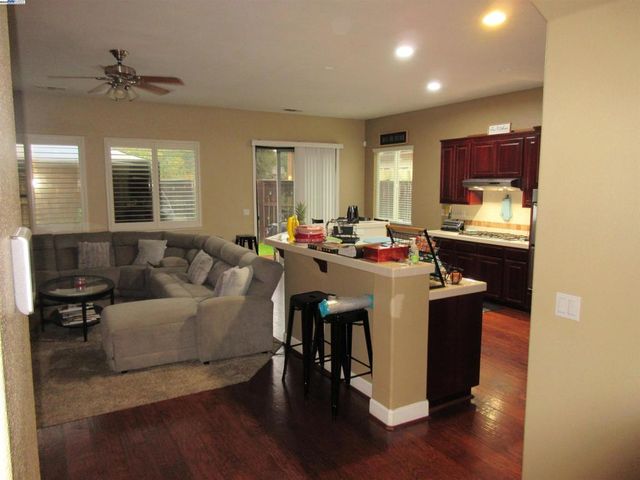 2644 Swainsons Hawk St, Stockton, CA 95209