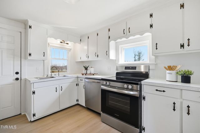 1501 Ben Gamble Road, Jonesborough, TN 37659