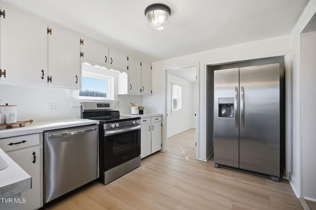 1501 Ben Gamble Road, Jonesborough, TN 37659