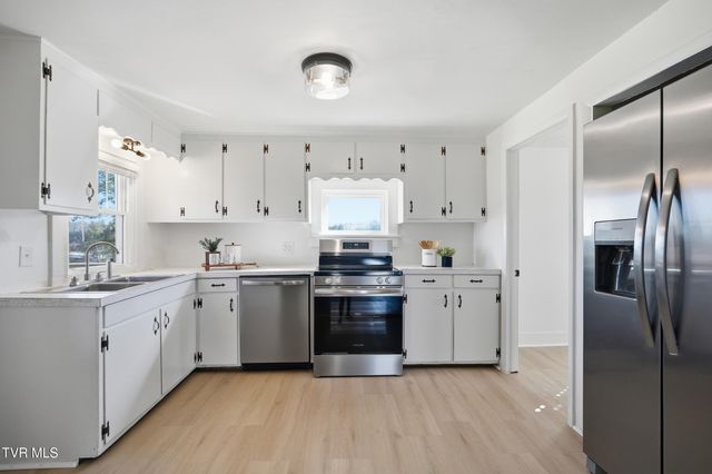 1501 Ben Gamble Road, Jonesborough, TN 37659