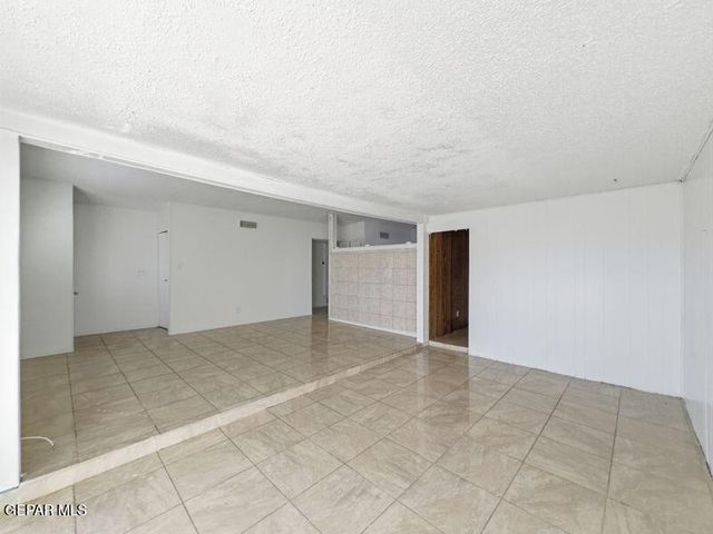 10641 CARDIGAN Drive, El Paso, TX 79935