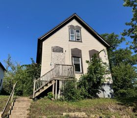 2455 N Dr William Finlayson STREET, Milwaukee, WI 53212