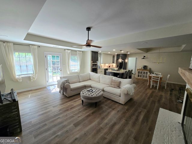 100 Hunters Glen, Fayetteville, GA 30215