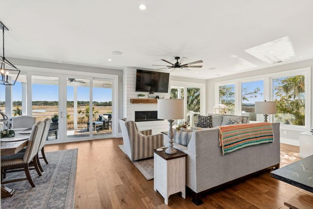 538 Towles Crossing Drive, Johns Island, SC 29455